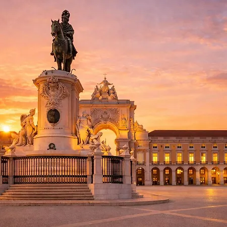 Praca Do Comercio Romantic דירה